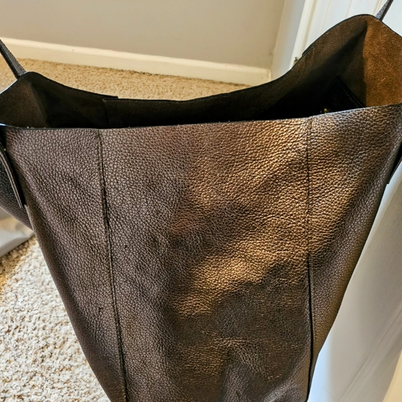 Kurt Geiger Italian Leather Metallic Tote Bag - Picture 7 of 9